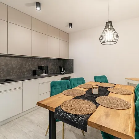 Apartment Horyzont Apartamenty-anton-piekny Blisko Centrum, Dwie Sypialnie, Prywatny Garaz Kolobrzeg
